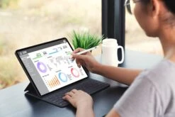 Targus Antimicrobial Active Stylus For IPad® -Targus Outlet Store AMM174AMGL ENVIRONMENT1 524f30e0 3d28 419d a8bd b62e4cac143a