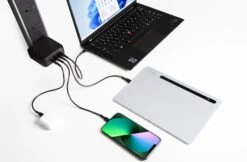 Targus PowerElite™ 100W GaN Wall Charger 21 Targus PowerElite™ 100W GaN Wall Charger -Targus Outlet Store APA109GL LIFESTYLE10